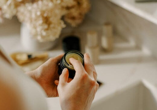 What’s Non-Comedogenic? Why You Need To Know + Choosing Safe Products