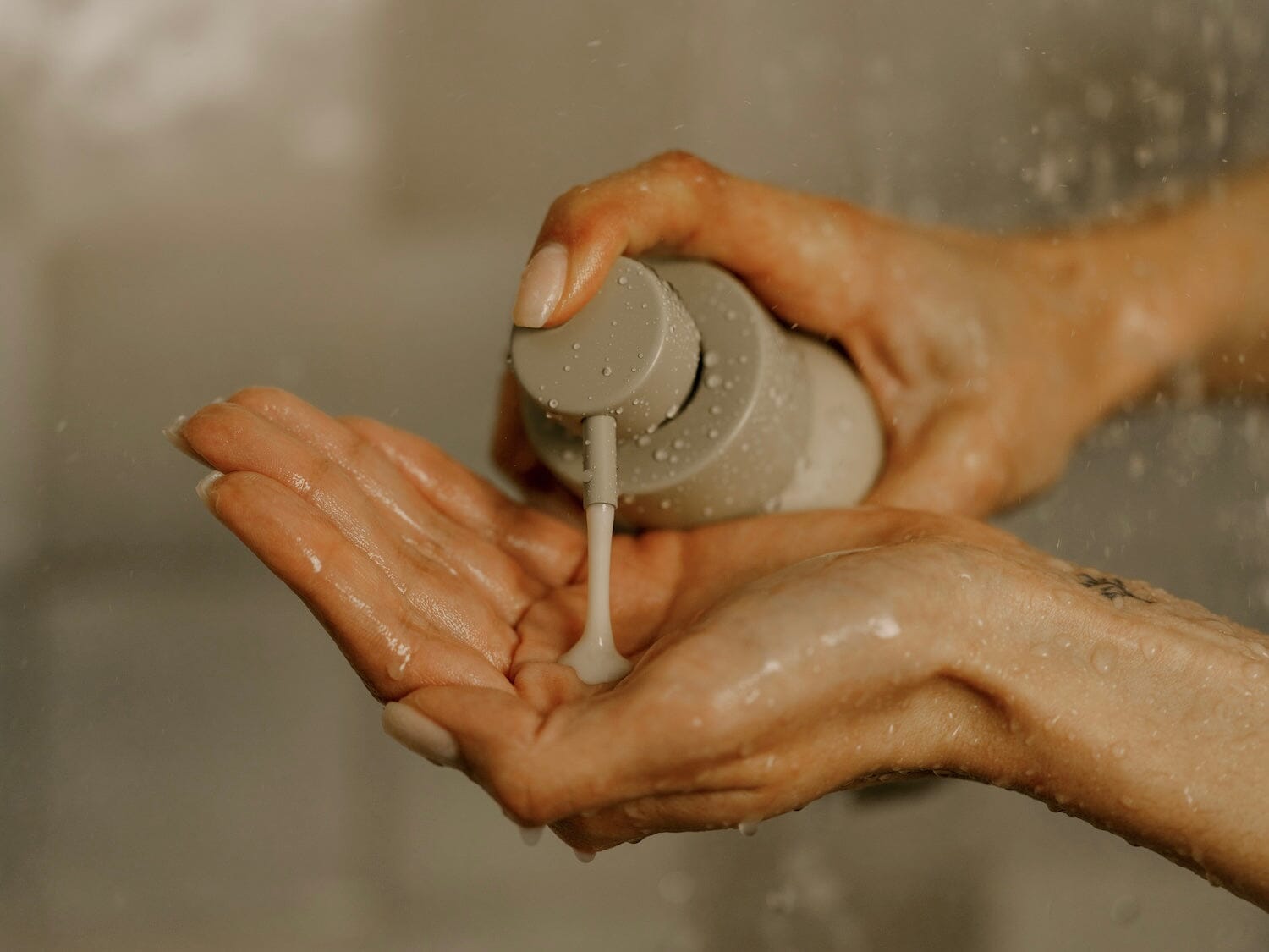 The Best Non-Toxic Body Wash to Boost Your Skin Health (+ Why You Don't Need Suds)