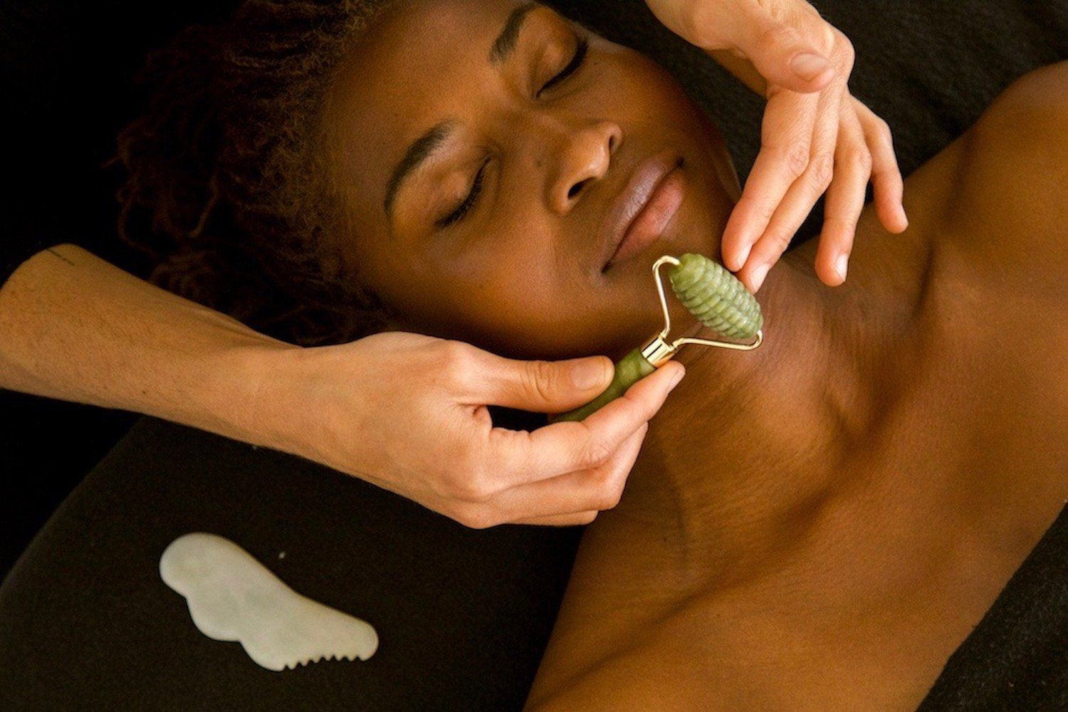 Jade Rollers Vs Gua Sha: What's The Difference?