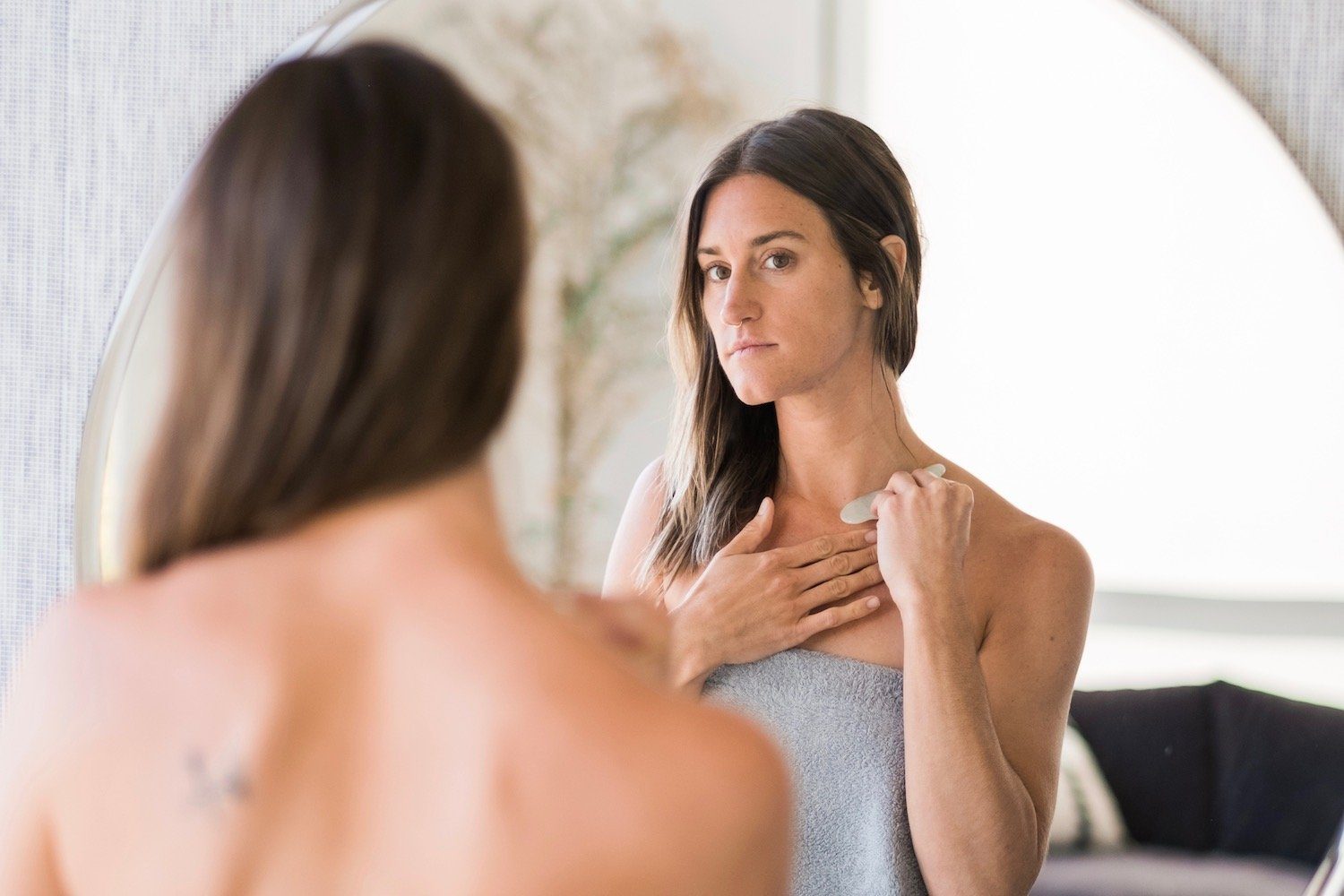 8 Simple Ways to Use Palo Santo Oil in Your Beauty Routine