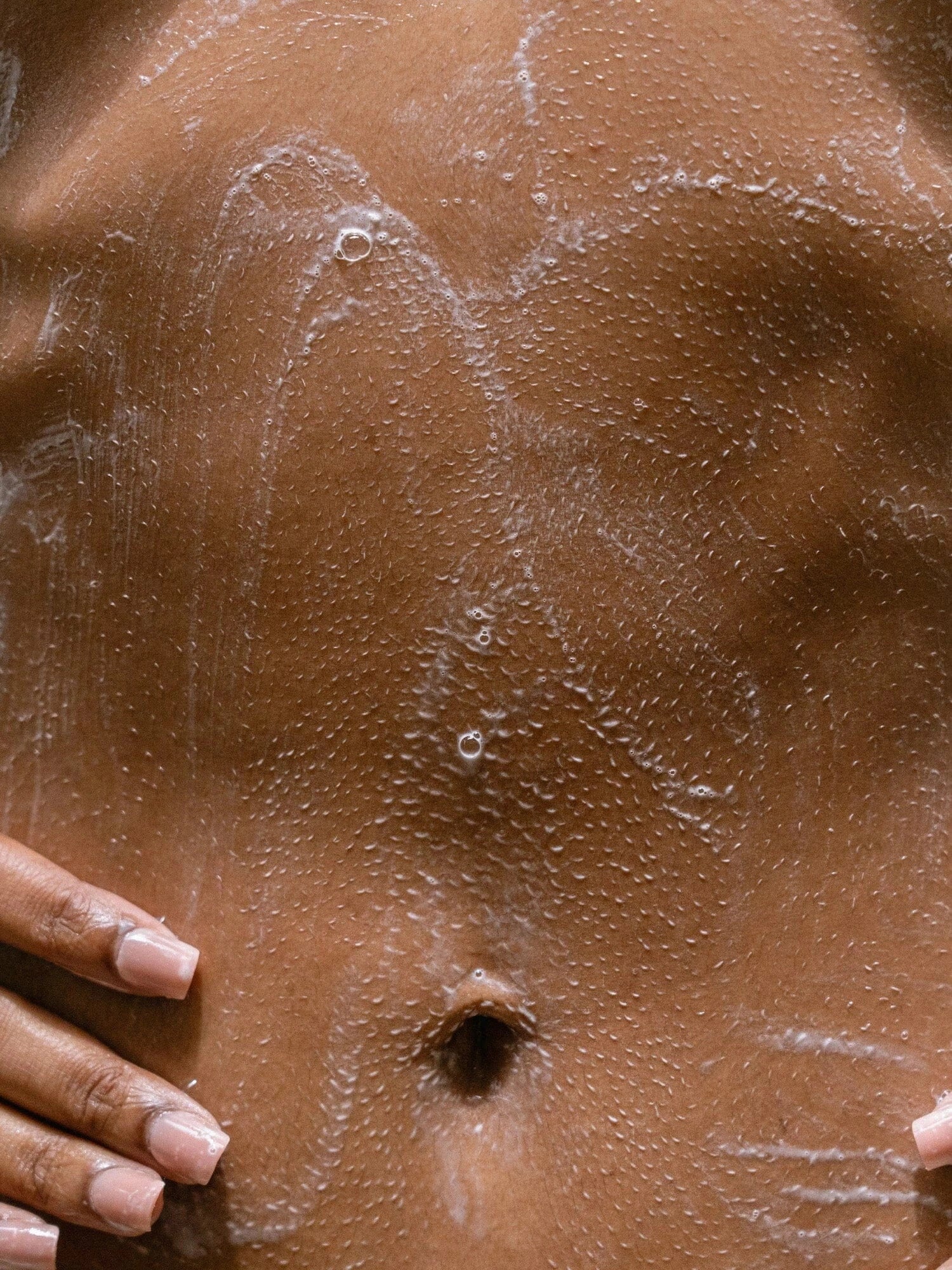 Almond_VanillaBodyWash-3-homepage.webp