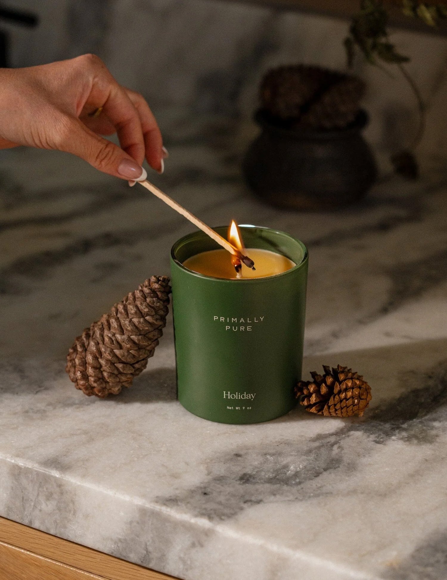 Holiday_Candle_9oz-PDP-Lifestyle.jpg