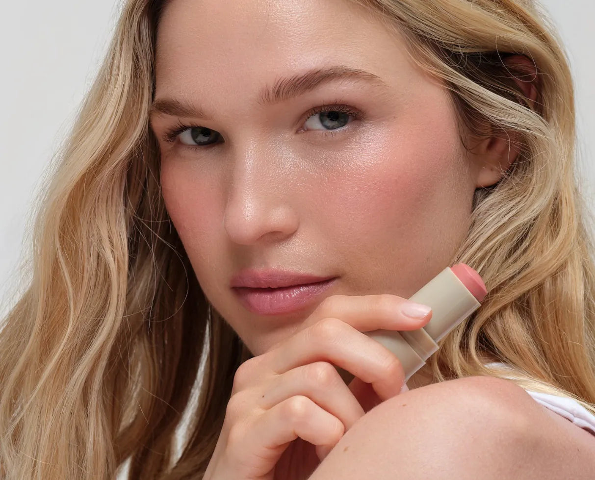 Tinted_Skincare_SPF_Collection_Feature-Hibiscus_2_copy.webp