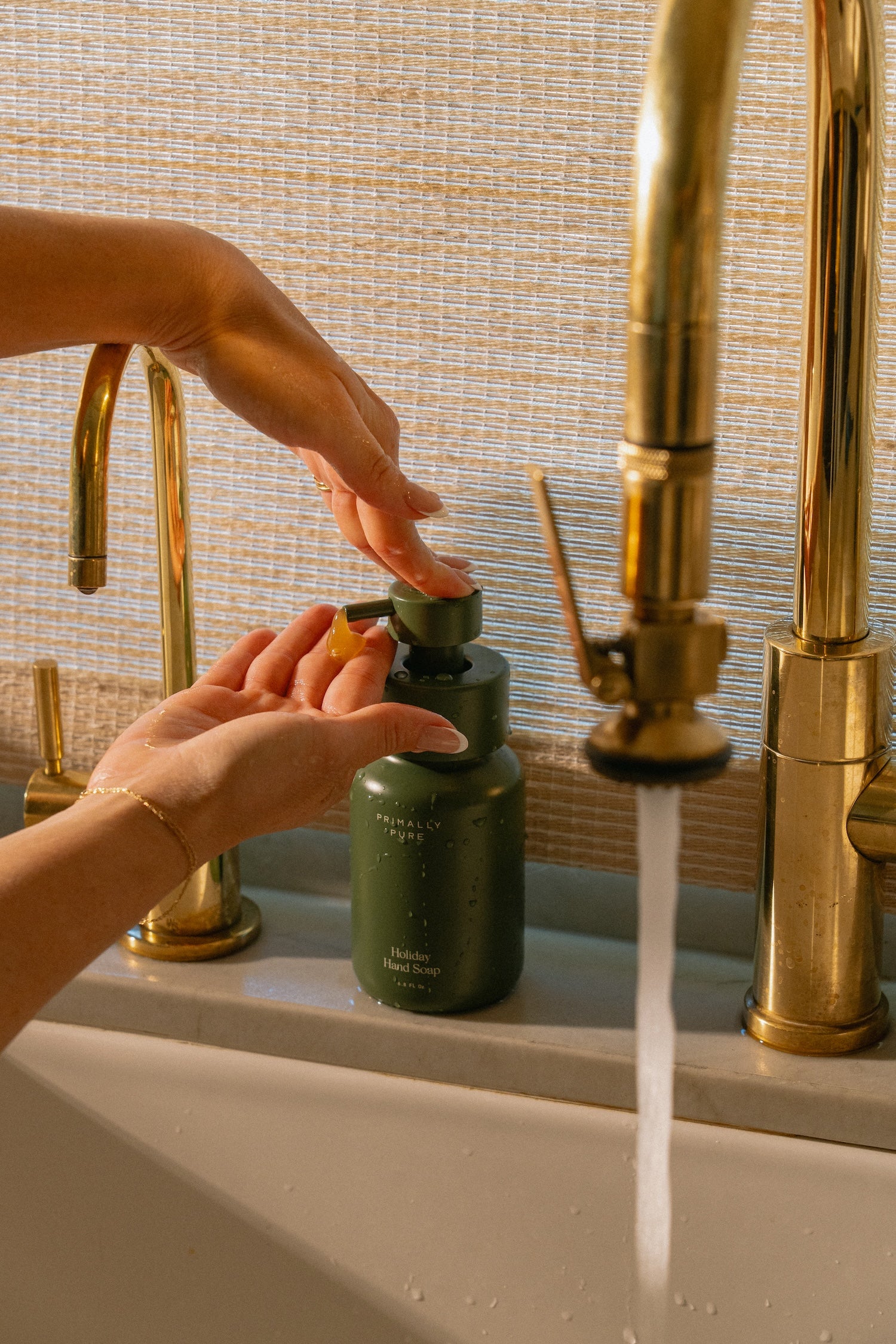 holiday_hand_soap_28601ac9-b8d3-4d61-9570-1f9fdacc4bc1.jpg